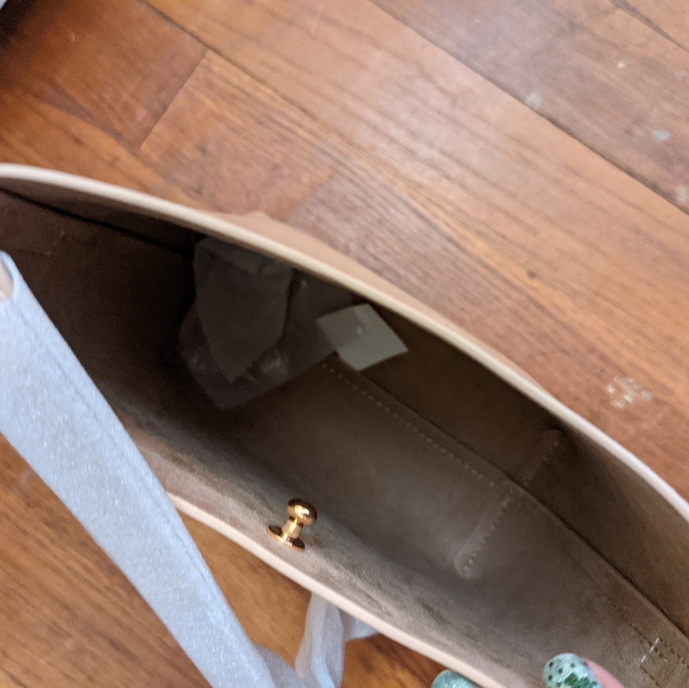 Samara shoulder bag from Ellen Be Kind box